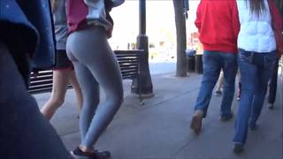 Il filme et suit un joli cul en leggings dans la rue
