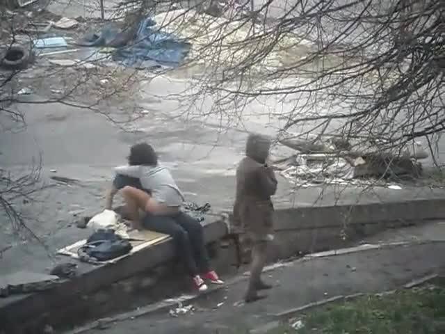 Une pute russe travaille en pleine rue